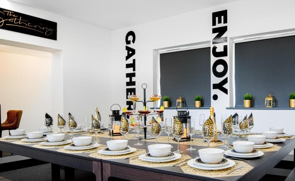 Accommodation at The Leeds Gathering - Hot Tub - EV Charging in leeds