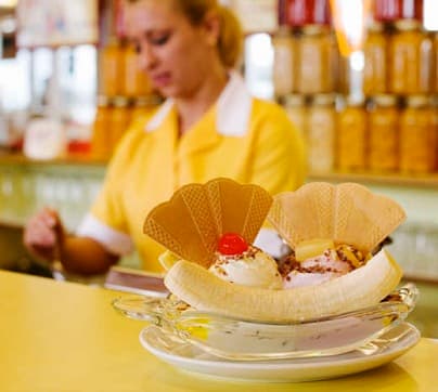 Cafe Harbour Bar in scarborough